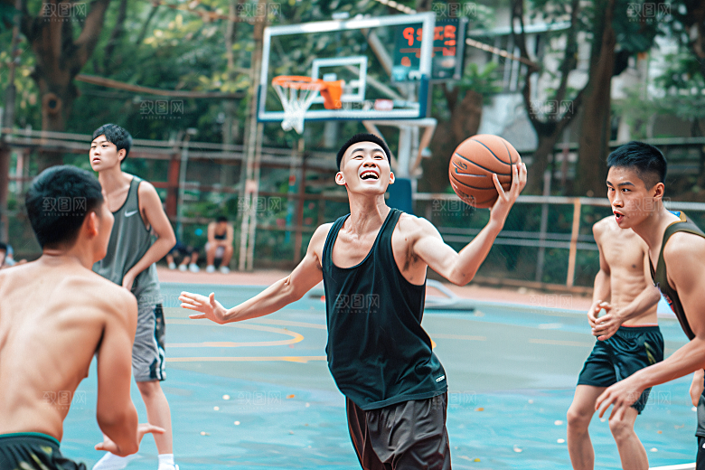 打篮球的人扣篮动感摄影图