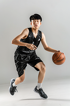 打篮球的人健康青年摄影图