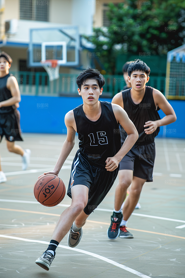 打篮球的人健康阳光摄影图