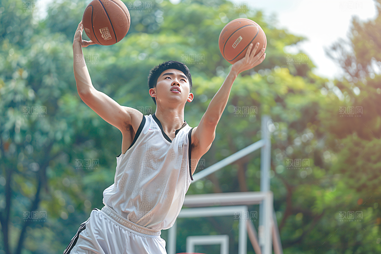 打篮球的人阳光体育摄影图