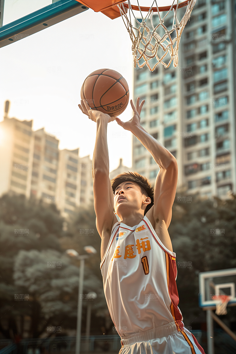 打篮球的人锻炼阳光摄影图