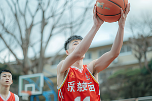 打篮球的人高清青年摄影图