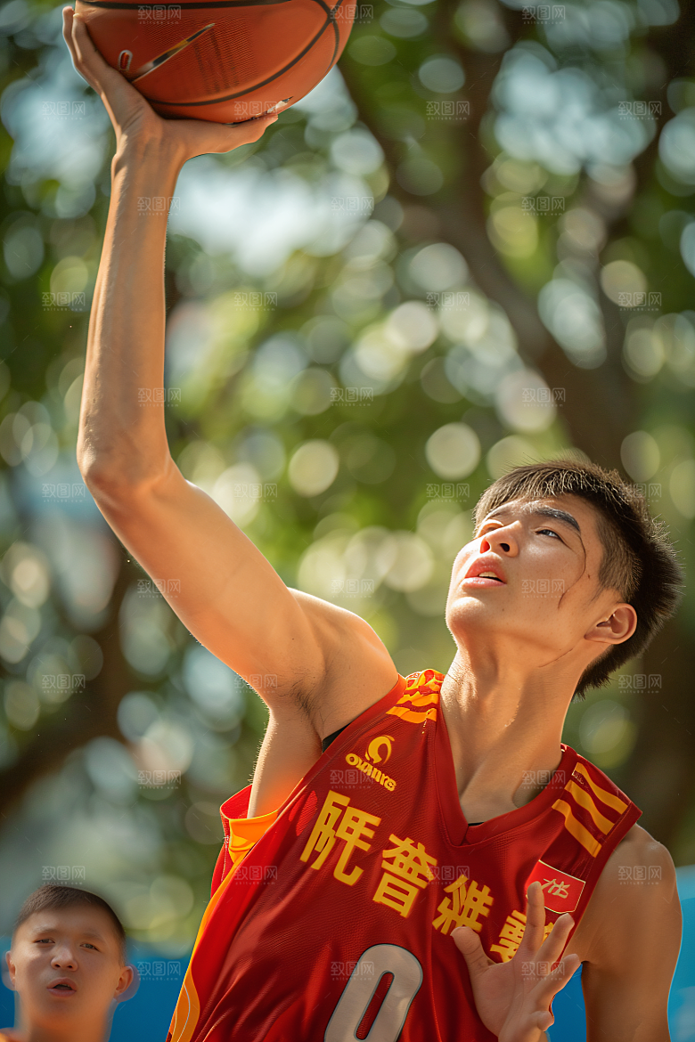 打篮球的人人物阳光摄影图