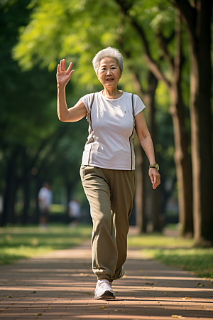 老年人锻炼健康健身摄影图