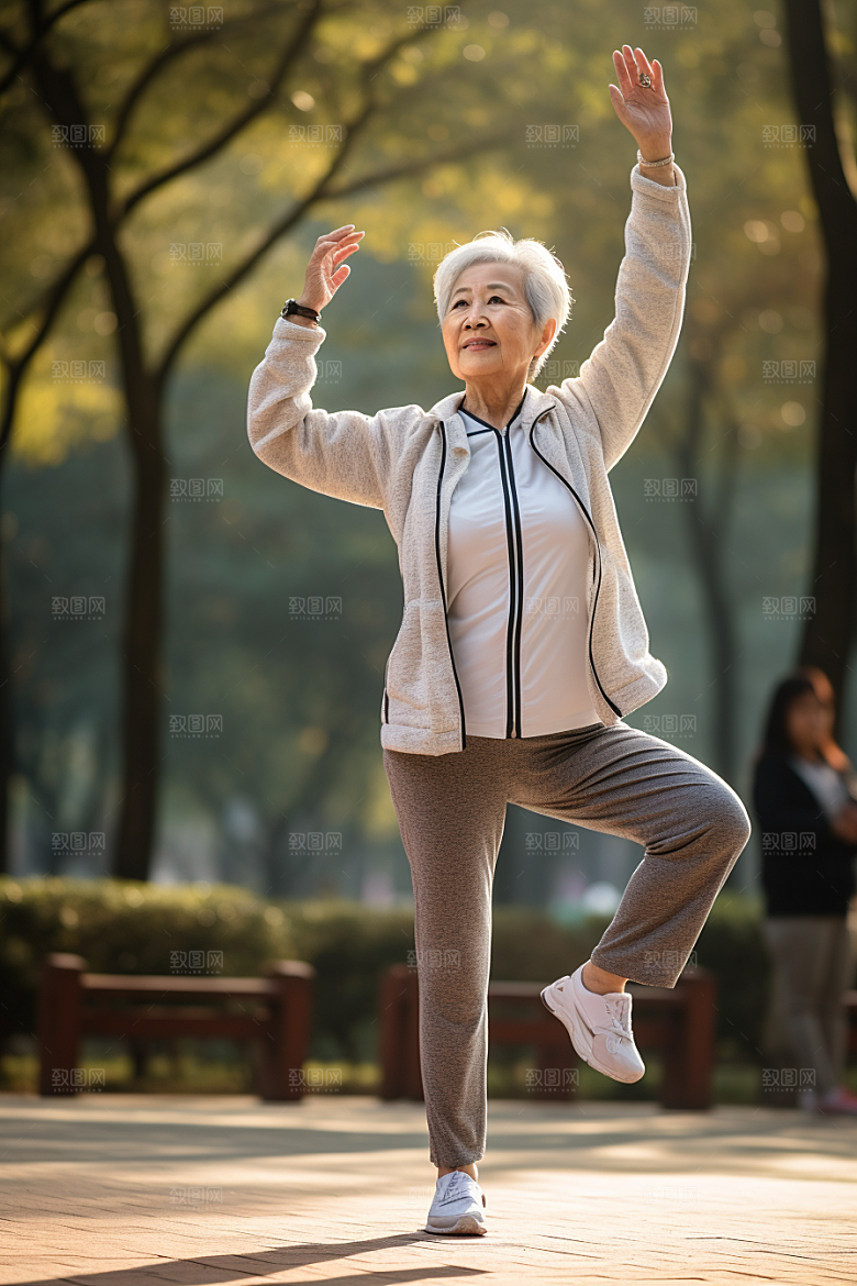 老年人锻炼人物夕阳红摄影图