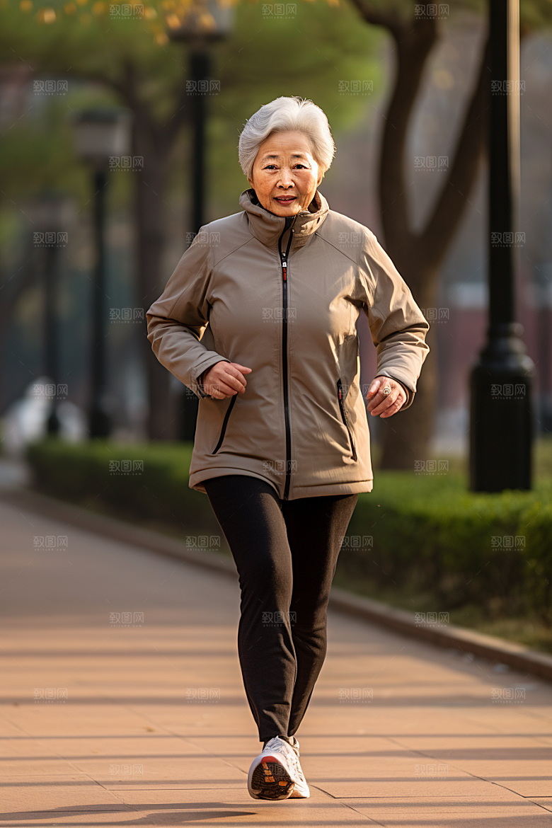 老年人锻炼肖像晨跑摄影图