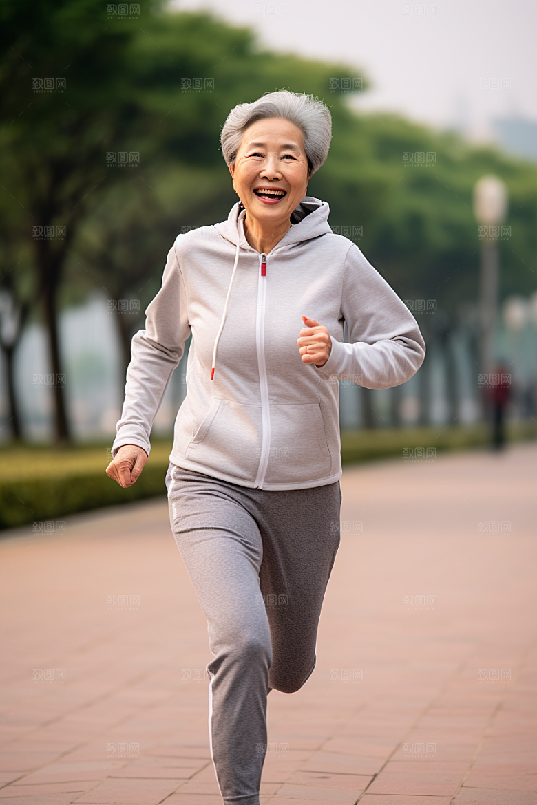 老年人锻炼健身晨练摄影图
