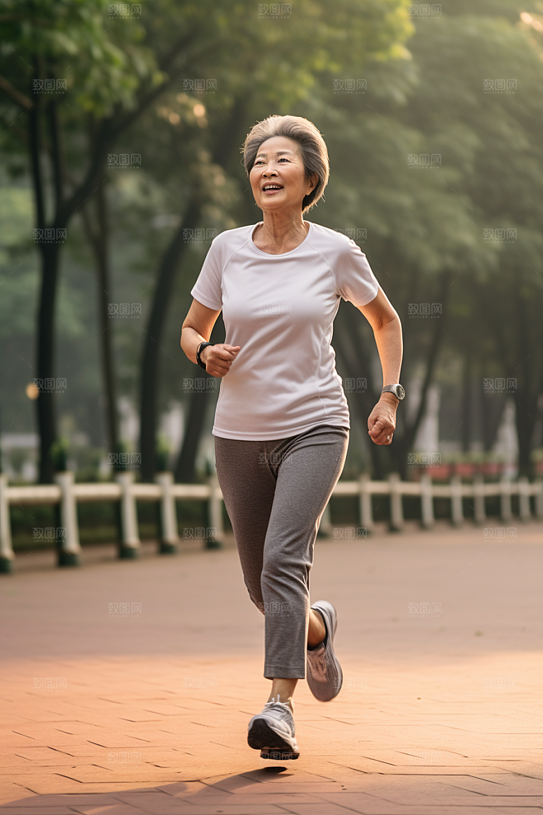 老年人锻炼人物晨练摄影图