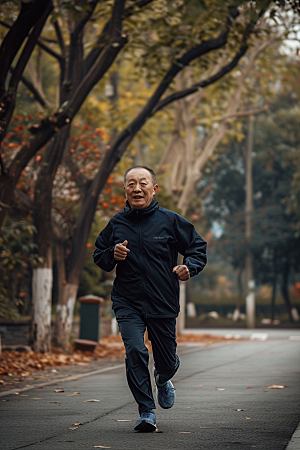 老年人锻炼健身保持年轻摄影图