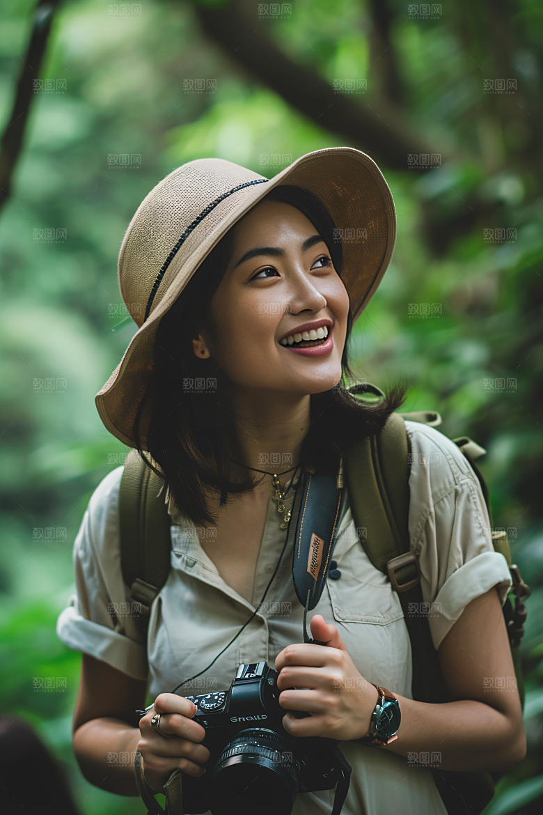 旅行人物自由行游玩摄影图
