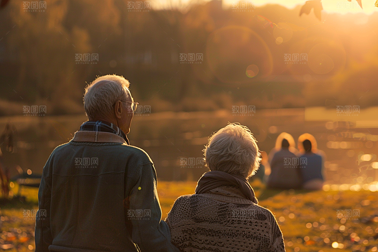 老人目送孩子离家亲情夕阳红摄影图