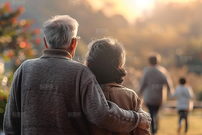 老人目送孩子离家家人温馨摄影图