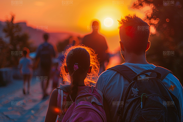 老人目送孩子离家家人夕阳红摄影图