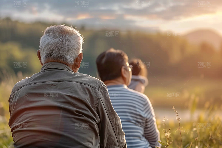 老人目送孩子离家高清夕阳红摄影图