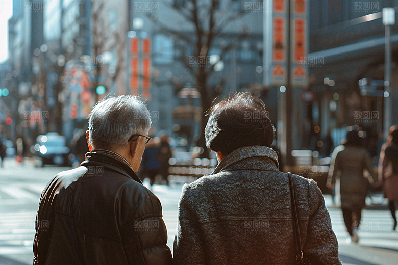 老人目送孩子离家家人留守老人摄影图