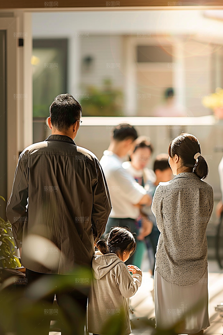 老人目送孩子离家家人留守老人摄影图