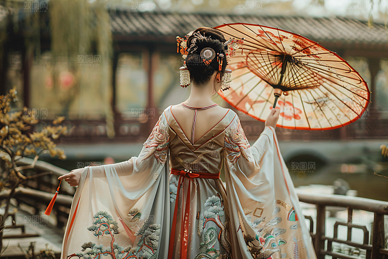 女生旅游背影自然旅游素材
