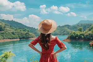 女生旅游背影唯美节假日素材