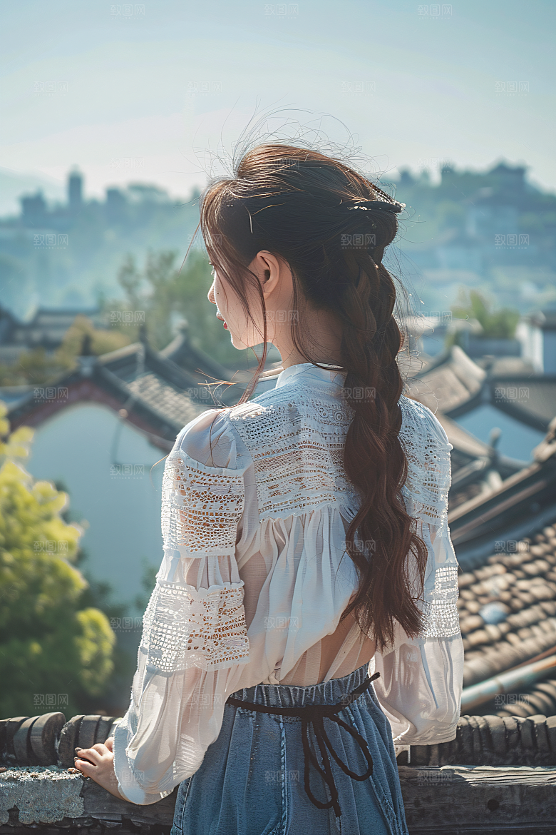 女生旅游背影美女自然素材