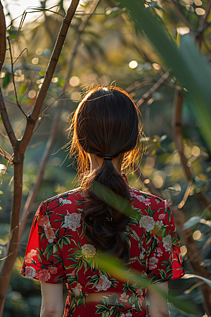 女生旅游背影旅行景色素材