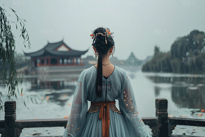 女生旅游背影唯美旅游素材