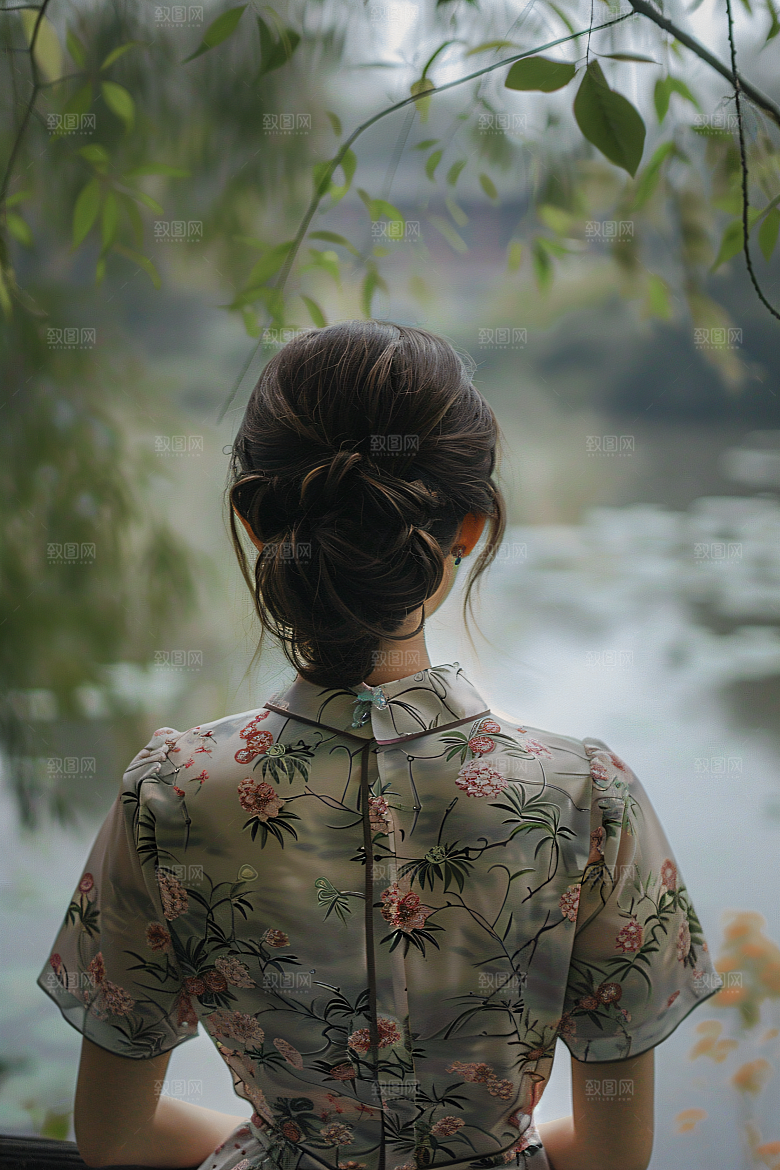 女生旅游背影旅游自然素材