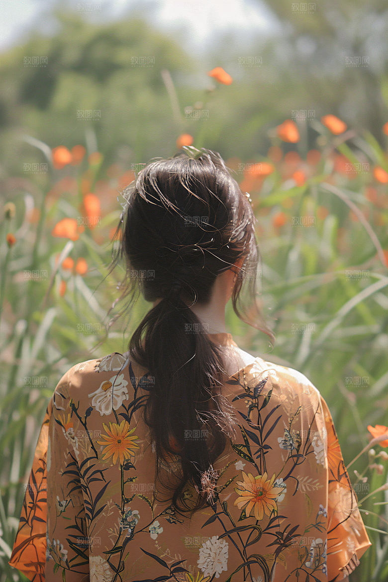 女生旅游背影自然唯美素材
