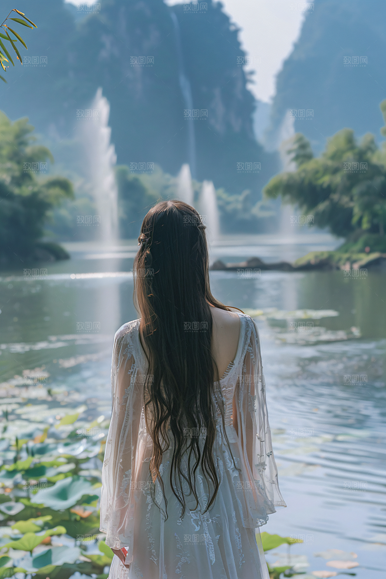 女生旅游背影美女旅行素材