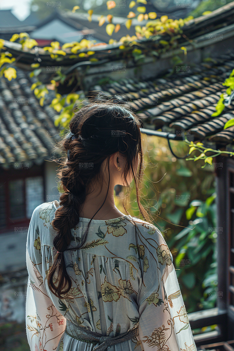 女生旅游背影风光美女素材