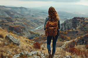 女生旅行背影户外人物摄影图