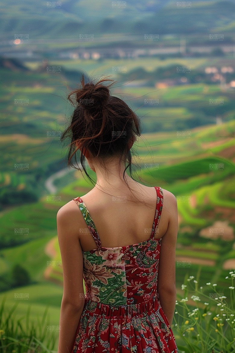女生旅行背影人物徒步摄影图