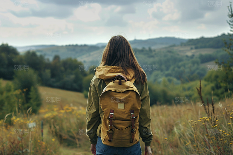 女生旅行背影高清唯美摄影图