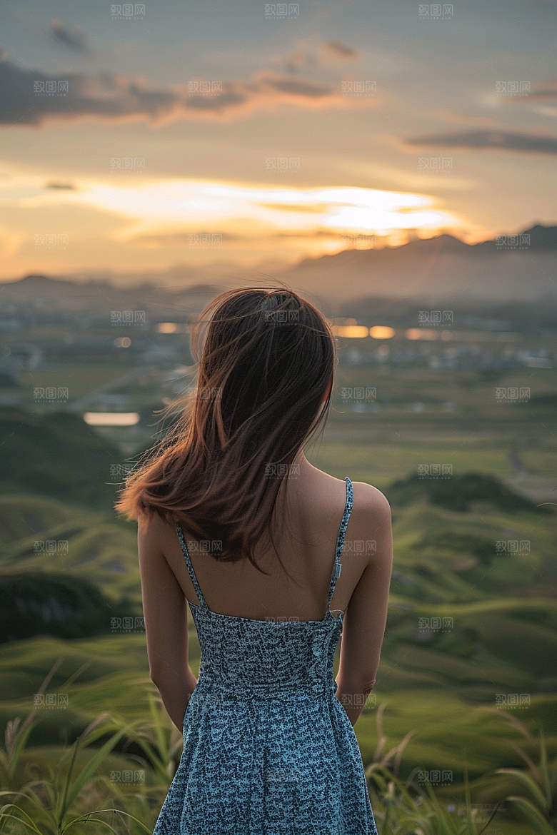 女生旅行背影唯美自然摄影图