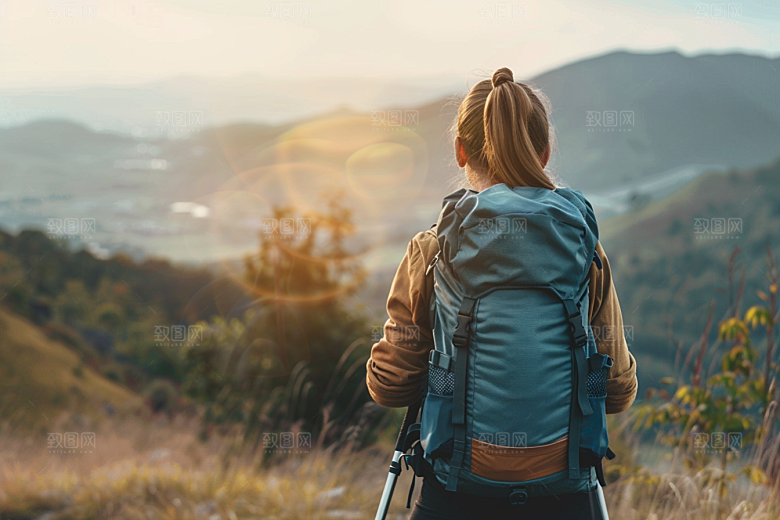 女生旅行背影风光高清摄影图