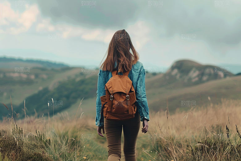 女生旅行背影高清自然摄影图