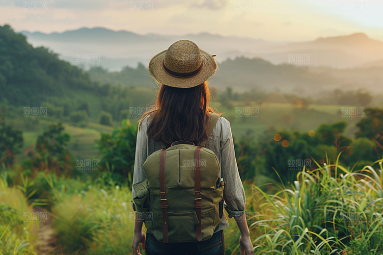 女生旅行背影唯美自然摄影图