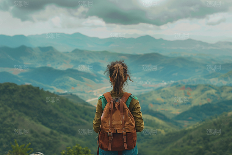 女生旅行背影徒步自然摄影图
