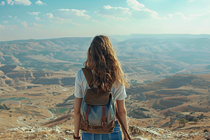 女生旅行背影旅游户外摄影图