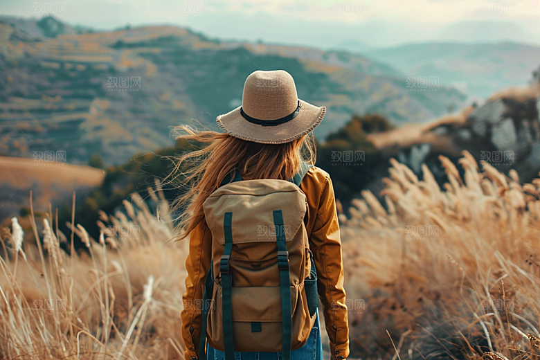 女生旅行背影探险辽阔摄影图