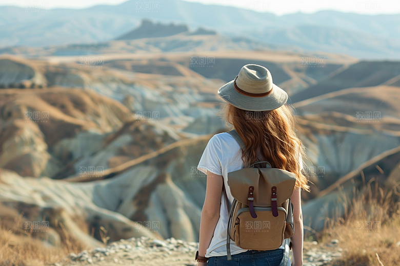 女生旅行背影旅游户外摄影图