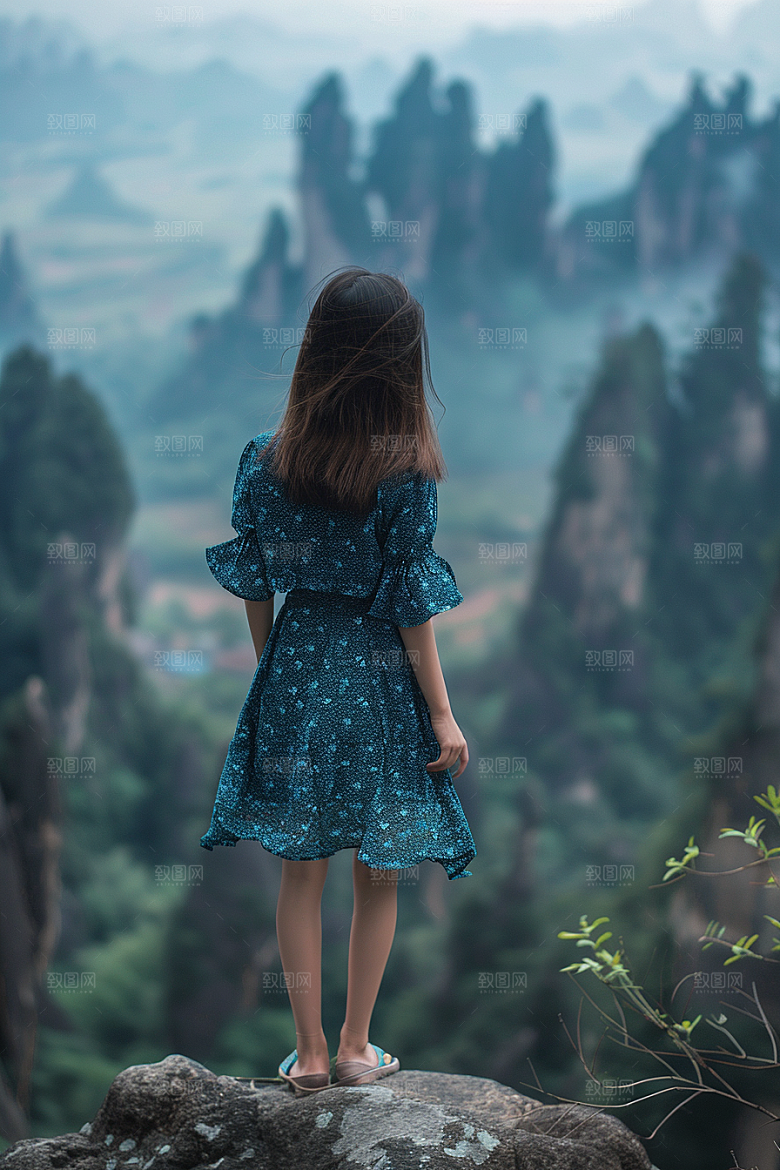 女生旅行背影自然风光摄影图