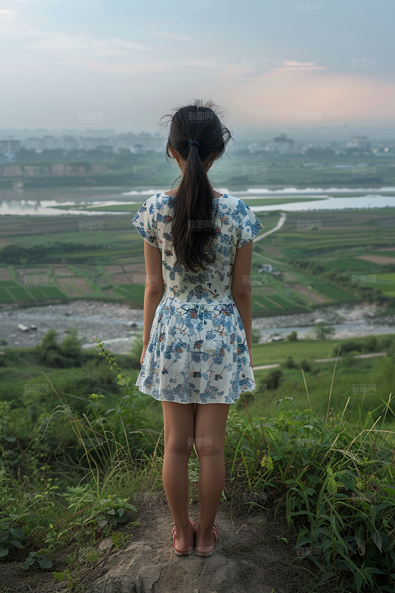 女生旅行背影辽阔人物摄影图