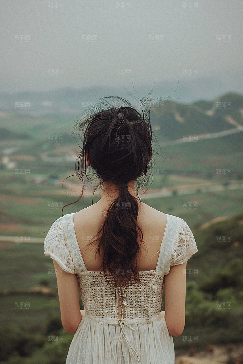 女生旅行背影户外辽阔摄影图