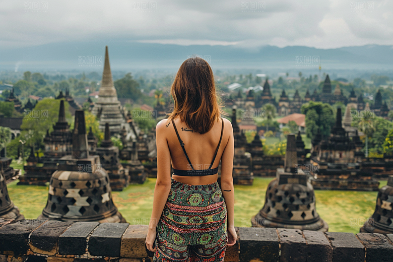女生旅行背影徒步辽阔摄影图