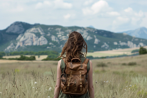女生旅行背影唯美旅游摄影图