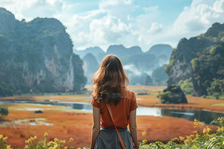 女生旅行背影自然徒步摄影图