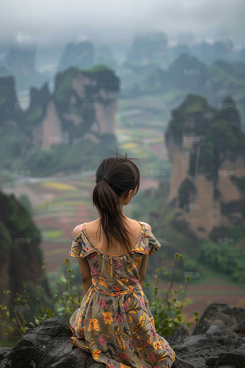 女生旅行背影旅游户外摄影图