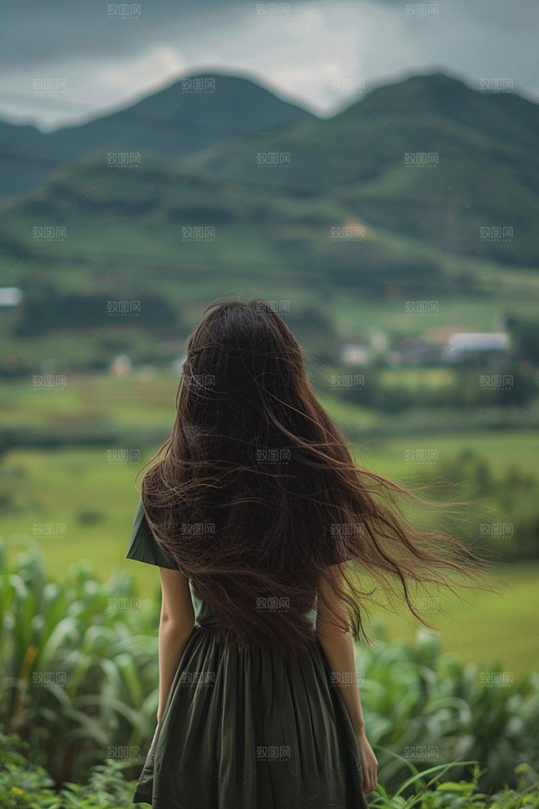 女生旅行背影人物辽阔摄影图