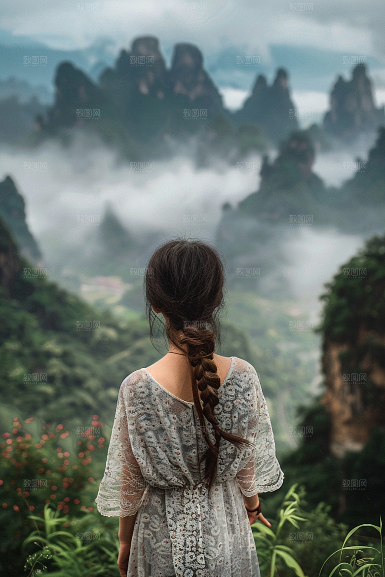 女生旅行背影旅游徒步摄影图