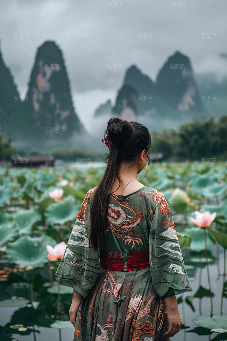 女生旅行背影探险唯美摄影图